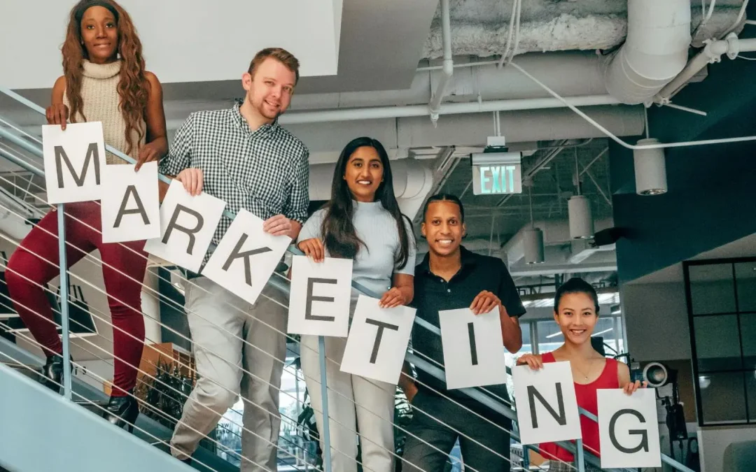 Différence entre marketing et communication : comprendre les rôles et complémentarités