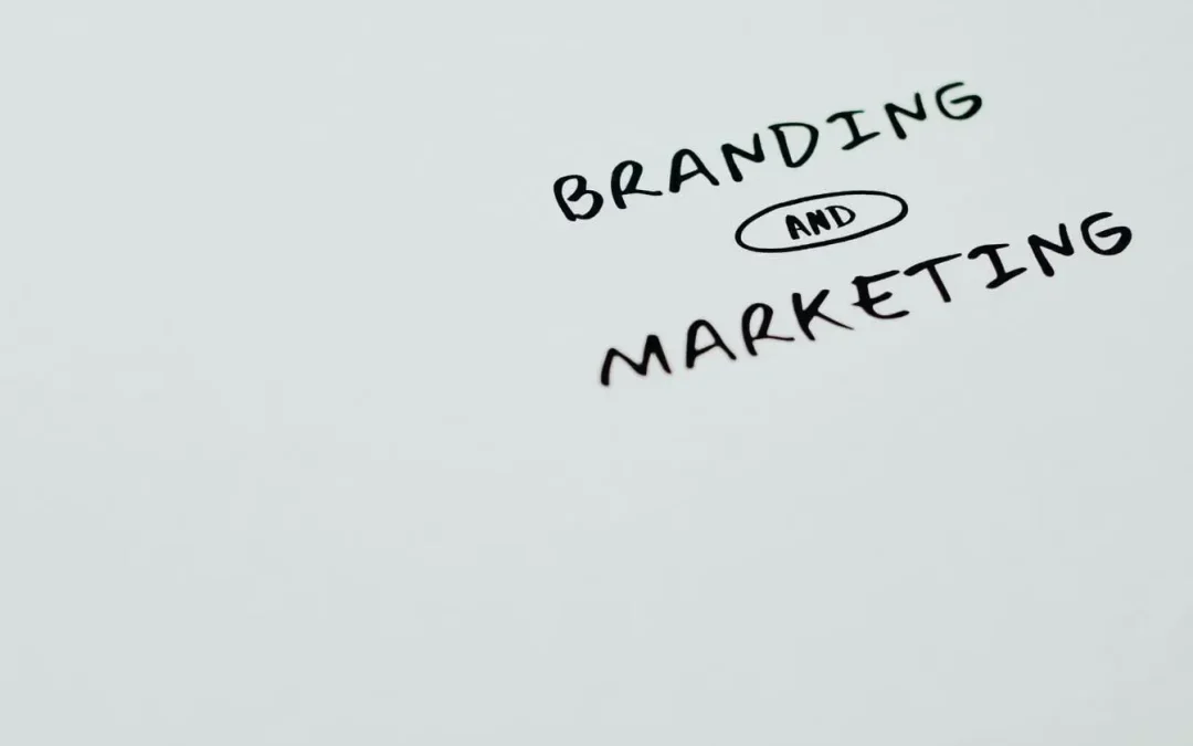 Différence entre branding et marketing : comprendre les nuances pour mieux piloter votre stratégie