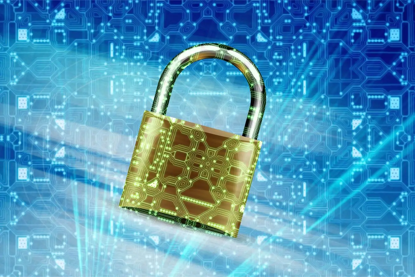 Data privacy et cookies Cadenas métallique avec circuits lumineux verts, symbole de la protection des données et de la conformité des sites web.